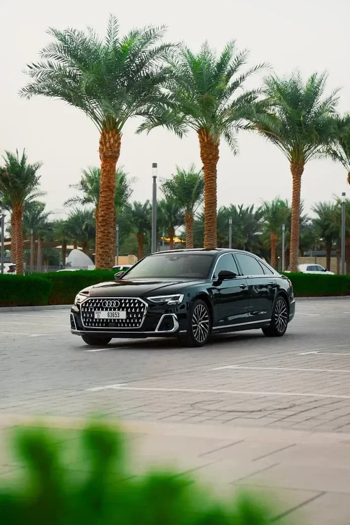 أودي أودي A8 - فاخرة rental car (2022) - image 1