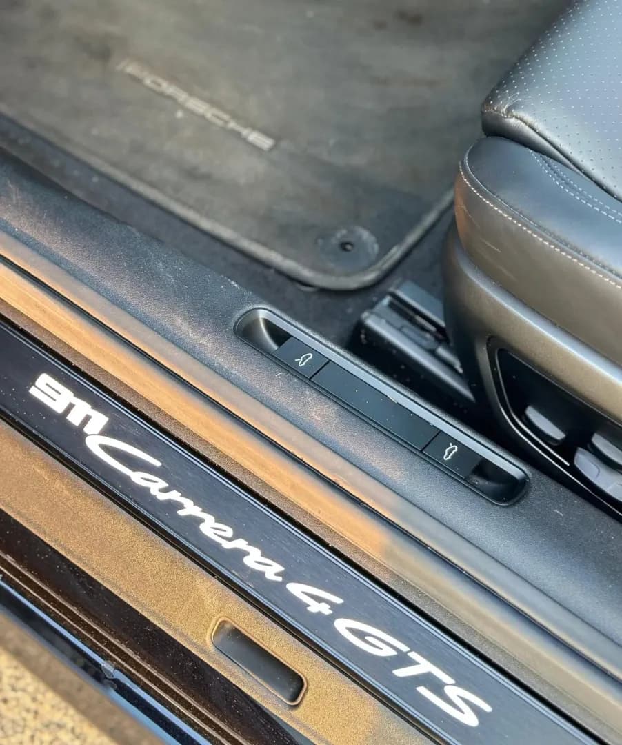 Porsche Porsche 911 Carrera - Luxury rental car (2024) - image 3