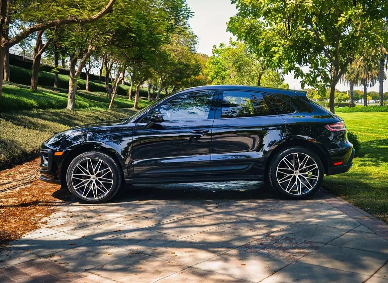 Porsche Porsche Macan - Luxury rental car (2024) - image 4